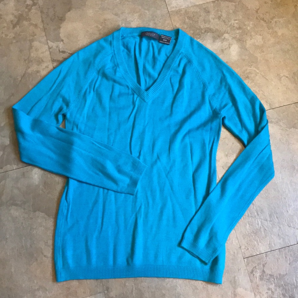 A|U|R v-neck golf sweater